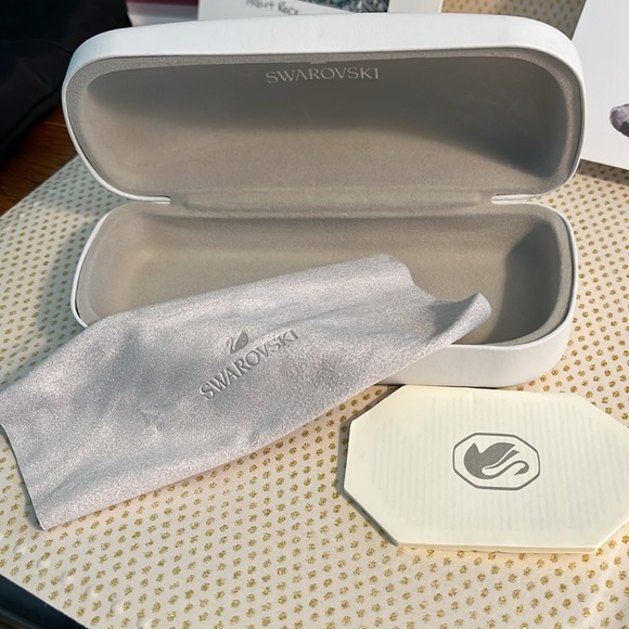 Swarovski 🖤Crystal Black Sunglasses (NIB) & Gorgeous White Case (Giftable) - Picture 6 of 11